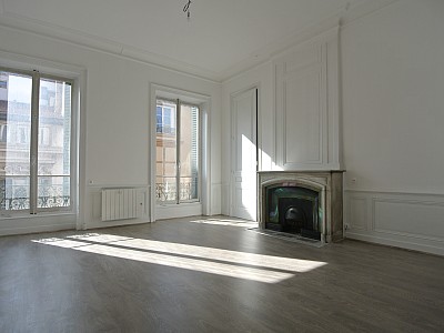 APPARTEMENT T3 A LOUER - LYON 2EME ARRONDISSEMENT - 112.62 m2 - 1628 € charges comprises par mois