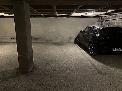 PARKING A LOUER - LYON 2EME ARRONDISSEMENT - 12 m2 - 465 € charges comprises par mois