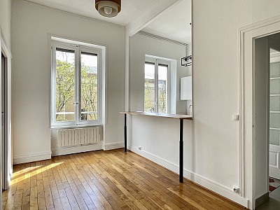 APPARTEMENT T2 A LOUER - LYON 6EME ARRONDISSEMENT - 41.86 m2 - 945€ charges comprises par mois
