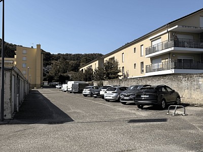 PARKING EXTERIEUR A LOUER - MIRIBEL - 10 m2 - 60€ charges comprises par mois