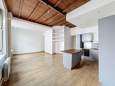 APPARTEMENT T3 A LOUER - LYON 7EME ARRONDISSEMENT - 73.96 m2 - 1�000�&euro; charges comprises par mois