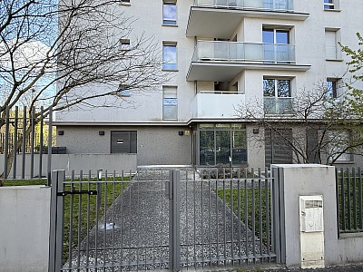 STUDIO A LOUER - BRON - 36.28 m2 - 705�&euro; charges comprises par mois