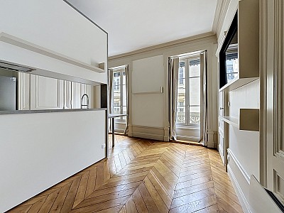 APPARTEMENT T2 A LOUER - LYON 1ER ARRONDISSEMENT - 35.6 m2 - 993 &euro; charges comprises par mois