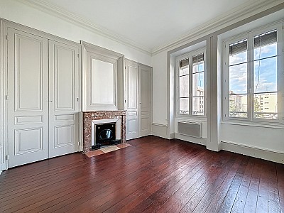 APPARTEMENT T2 A LOUER - LYON 8EME ARRONDISSEMENT - 74.53 m2 - 868 &euro; charges comprises par mois