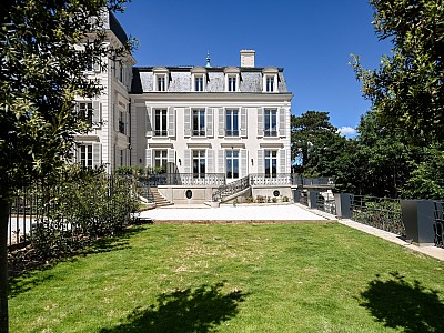 APPARTEMENT T5 A LOUER - ST CYR AU MONT D OR - 3 550 &euro; charges comprises par mois
