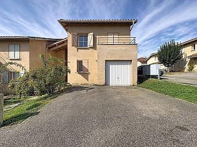 MAISON A LOUER - L ISLE D ABEAU - 101.45 m2 - 997 &euro; charges comprises par mois