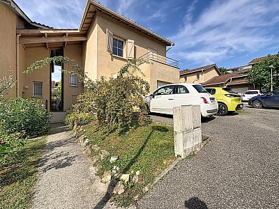 MAISON A LOUER - L ISLE D ABEAU - 101.45 m2 - 997 &euro; charges comprises par mois