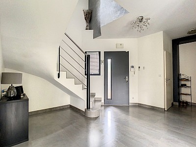 MAISON A LOUER - ST CYR AU MONT D OR - 177.64 m2 - 3935€ charges comprises par mois