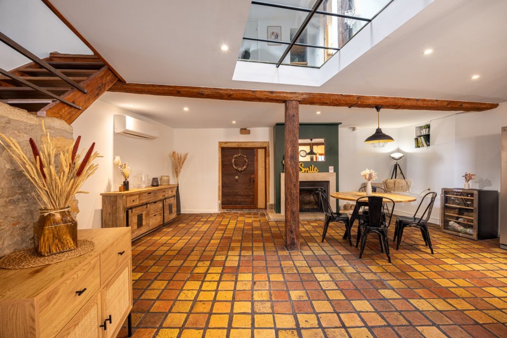 Maison de ville 6 pièces avec terrasse - 4 chambre - FONTAINES ST MARTIN - 219 m2 - VENDU