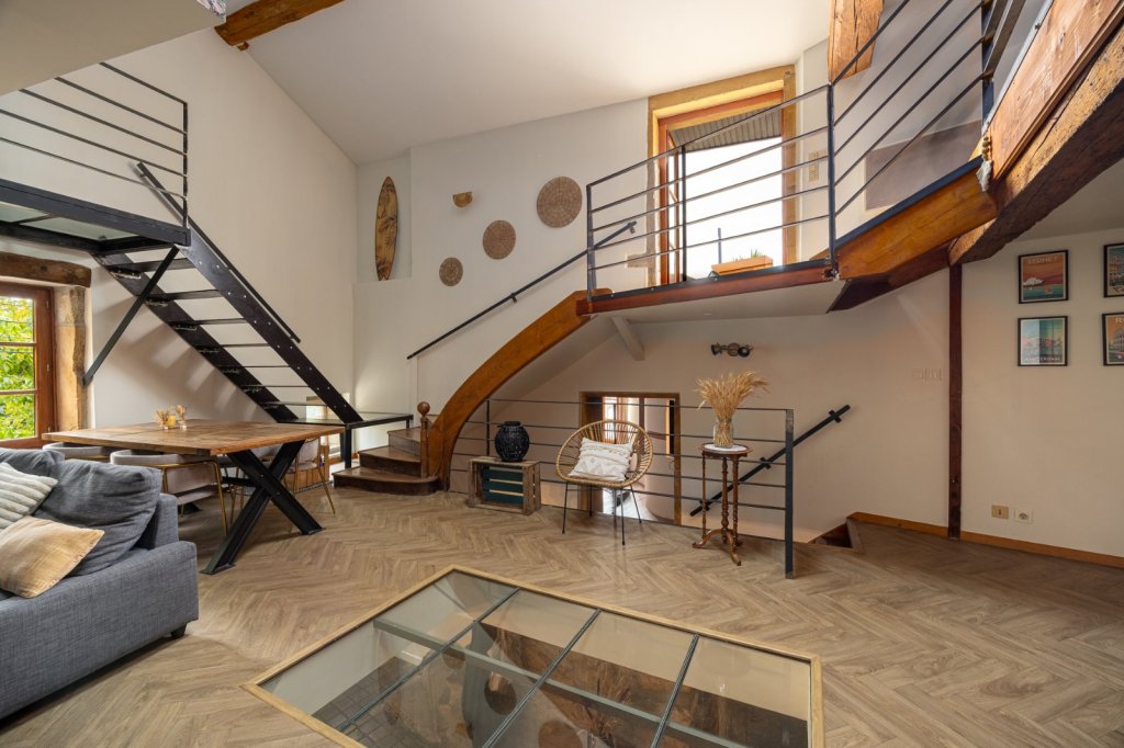 Maison de ville 6 pièces avec terrasse - 4 chambre - FONTAINES ST MARTIN - 219 m2 - VENDU