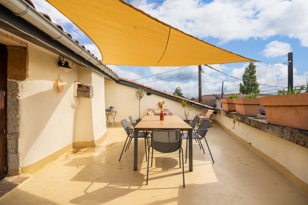 Maison de ville 6 pièces avec terrasse - 4 chambre - FONTAINES ST MARTIN - 219 m2 - VENDU