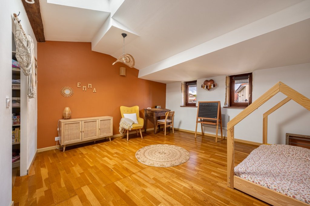 Maison de ville 6 pièces avec terrasse - 4 chambre - FONTAINES ST MARTIN - 219 m2 - VENDU