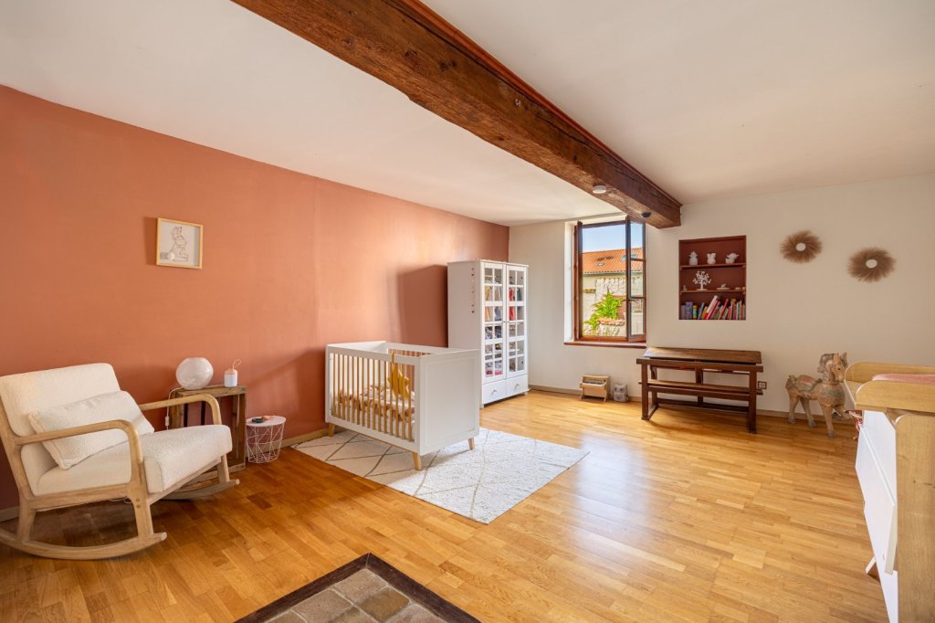 Maison de ville 6 pièces avec terrasse - 4 chambre - FONTAINES ST MARTIN - 219 m2 - VENDU