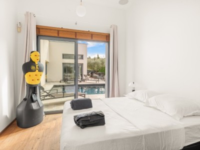 MAISON 4 CHAMBRES AVEC PISCINE A VENDRE - MONTANAY - 223 m2 - 1050000€