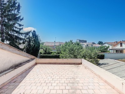 Maison 7 pices - 4 chambres - VILLEURBANNE - 107 m2 - VENDU