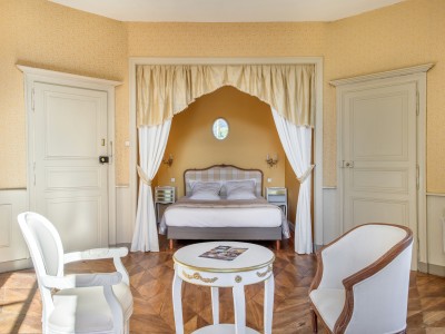 Maison Forte du XVIIe - 15 pices - 9 chambres A VENDRE - AMBERIEU EN BUGEY - 544 m2 - 980000 €