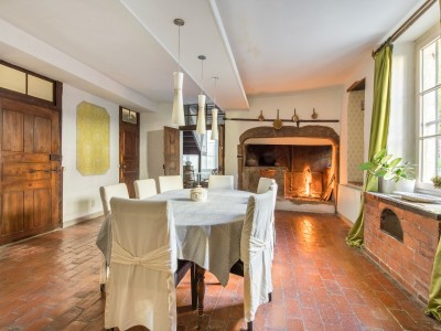 Maison Forte du XVIIe - 15 pices - 9 chambres A VENDRE - AMBERIEU EN BUGEY - 544 m2 - 980000 €