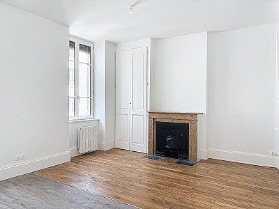 STUDIO A LOUER - LYON 9EME ARRONDISSEMENT VALMY - 31.81 m2 - 624€ charges comprises par mois