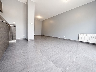 APPARTEMENT T1 A LOUER - CHAMPAGNE AU MONT D OR - 35.99 m2 - 635 € charges comprises par mois