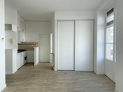 APPARTEMENT T2 A LOUER - CALUIRE ET CUIRE - 36.2 m2 - 757 &euro; charges comprises par mois