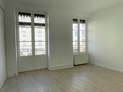 APPARTEMENT T2 A LOUER - CALUIRE ET CUIRE - 36.2 m2 - 757 &euro; charges comprises par mois