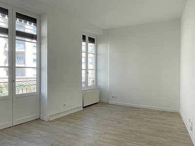 APPARTEMENT T2 A LOUER - CALUIRE ET CUIRE - 36.2 m2 - 757 &euro; charges comprises par mois