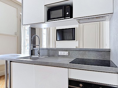 APPARTEMENT T2 A LOUER - LYON 1ER ARRONDISSEMENT - 35.6 m2 - 993 &euro; charges comprises par mois