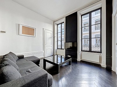 APPARTEMENT T2 A LOUER - LYON 1ER ARRONDISSEMENT - 54.19 m2 - 1 072,45 &euro; charges comprises par mois