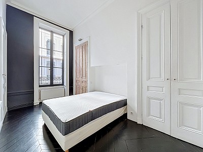 APPARTEMENT T2 A LOUER - LYON 1ER ARRONDISSEMENT - 54.19 m2 - 1 072,45 &euro; charges comprises par mois
