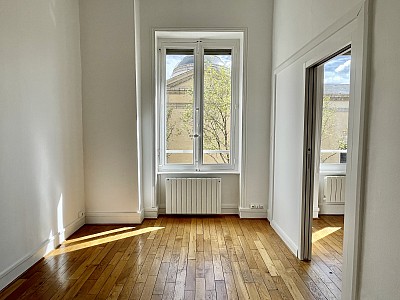 APPARTEMENT T2 A LOUER - LYON 6EME ARRONDISSEMENT - 41.86 m2 - 945€ charges comprises par mois