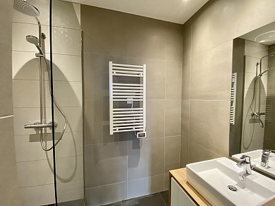 APPARTEMENT T2 A LOUER - LYON 7EME ARRONDISSEMENT - 56.69 m2 - 1 089 € charges comprises par mois