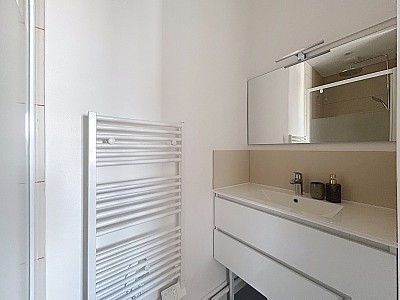 APPARTEMENT T2 A LOUER - TASSIN LA DEMI LUNE - 39.65 m2 - 840 € charges comprises par mois