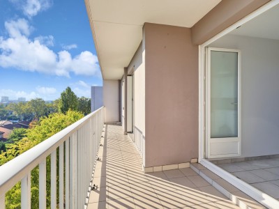 Appartement 2 pièces avec balcon - 1 chambre A VENDRE - RILLIEUX LA PAPE - 49.07 m2 - 150 000 &euro;