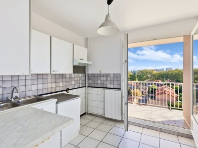 Appartement 2 pièces avec balcon - 1 chambre A VENDRE - RILLIEUX LA PAPE - 49.07 m2 - 150 000 &euro;
