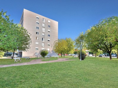Appartement 2 pièces avec balcon - 1 chambre A VENDRE - RILLIEUX LA PAPE - 49.07 m2 - 150 000 &euro;