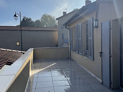 APPARTEMENT T3 A LOUER - CHASSELAY - 62.48 m2 - 995 &euro; charges comprises par mois
