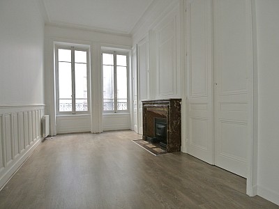 APPARTEMENT T3 A LOUER - LYON 2EME ARRONDISSEMENT - 112.62 m2 - 1628 € charges comprises par mois