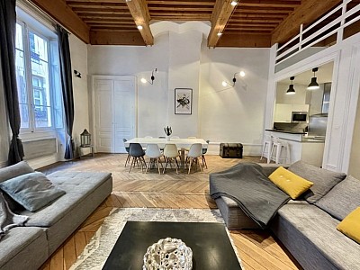 APPARTEMENT T3 A LOUER - LYON 2EME ARRONDISSEMENT - 145.48 m2 - 2433€ charges comprises par mois
