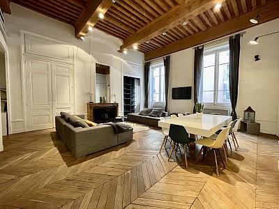 APPARTEMENT T3 A LOUER - LYON 2EME ARRONDISSEMENT - 145.48 m2 - 2433€ charges comprises par mois