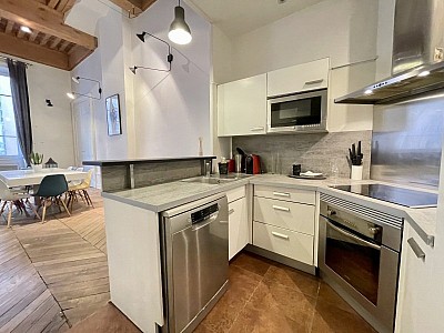 APPARTEMENT T3 A LOUER - LYON 2EME ARRONDISSEMENT - 145.48 m2 - 2433€ charges comprises par mois