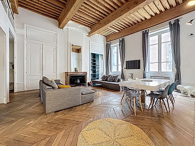APPARTEMENT T3 A LOUER - LYON 2EME ARRONDISSEMENT - 145.48 m2 - 2 100 &euro; charges comprises par mois
