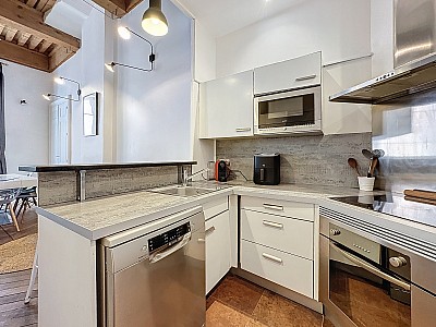 APPARTEMENT T3 A LOUER - LYON 2EME ARRONDISSEMENT - 145.48 m2 - 2 100 &euro; charges comprises par mois