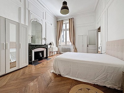 APPARTEMENT T3 A LOUER - LYON 2EME ARRONDISSEMENT - 145.48 m2 - 2 100 &euro; charges comprises par mois