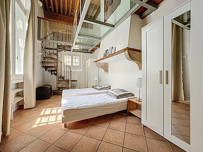 APPARTEMENT T3 A LOUER - LYON 2EME ARRONDISSEMENT - 145.48 m2 - 2 100 &euro; charges comprises par mois
