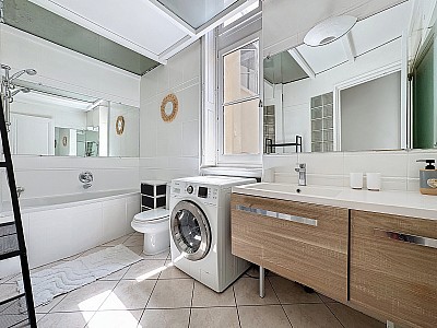 APPARTEMENT T3 A LOUER - LYON 2EME ARRONDISSEMENT - 145.48 m2 - 2 100 &euro; charges comprises par mois
