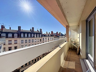 APPARTEMENT T3 A LOUER - LYON 2EME ARRONDISSEMENT - 66.29 m2 - 1 380 € charges comprises par mois