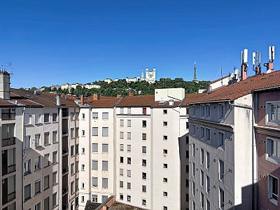 APPARTEMENT T3 A LOUER - LYON 2EME ARRONDISSEMENT - 66.29 m2 - 1 380 € charges comprises par mois