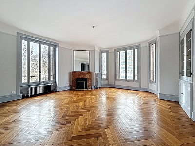 APPARTEMENT T3 A LOUER - LYON 3EME ARRONDISSEMENT - 99.12 m2 - 1�474�&euro; charges comprises par mois