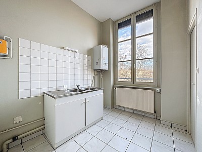 APPARTEMENT T3 A LOUER - LYON 4EME ARRONDISSEMENT - 77.68 m2 - 1�065�&euro; charges comprises par mois