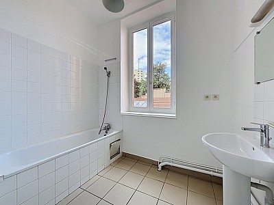 APPARTEMENT T3 A LOUER - LYON 4EME ARRONDISSEMENT - 60.04 m2 - 925 &euro; charges comprises par mois
